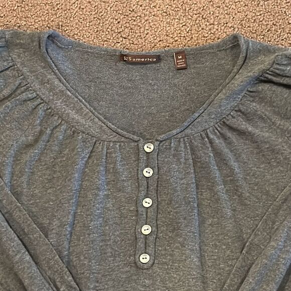 525 America Women’s Grey Give Button 3/4 Sleeve Top - Picture 2 of 6